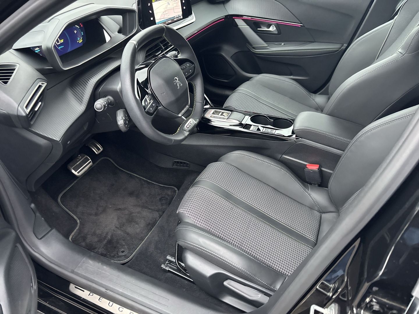 Fahrzeugabbildung Peugeot 208 e- GT Elektromotor 136