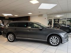 VW Passat Highline 2.Hand/DSG/ACC/AHK/MASSAGE/TOP!