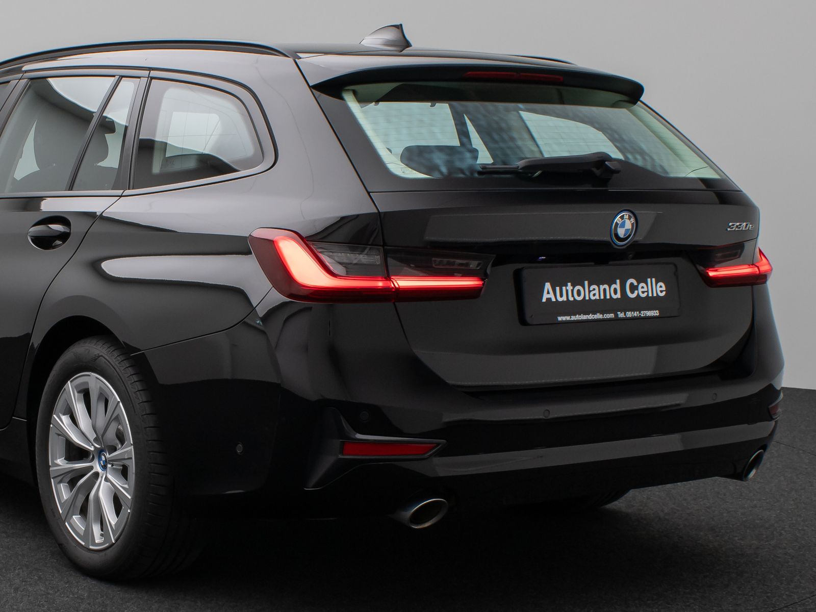 Fahrzeugabbildung BMW 330e Panorama Kamera DAB WLAN Lenkrhzg Alarm LED