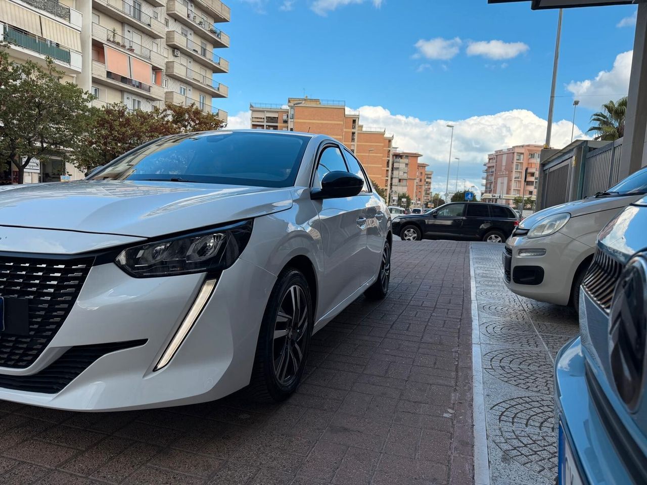 Peugeot 208 BlueHDi 100 Stop&Start 5 porte Allur imagem 3