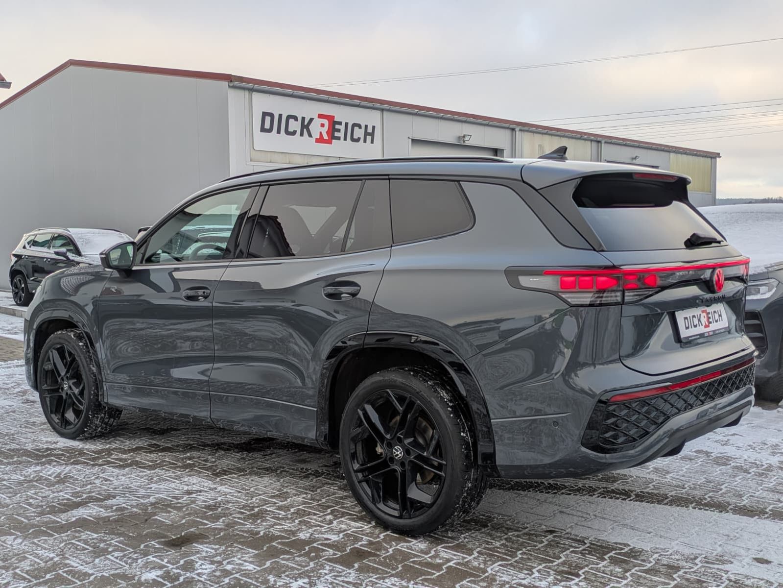 Fahrzeugabbildung Volkswagen Tayron 2.0 TDI 4M R-Line BLACK*7S*IQ-L.*PANO*HUD