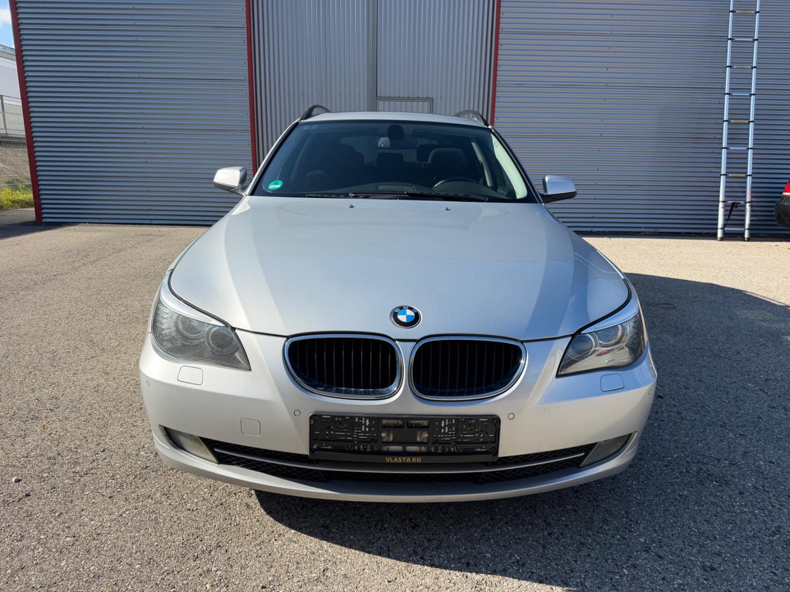 BMW 520 2010 — rear view