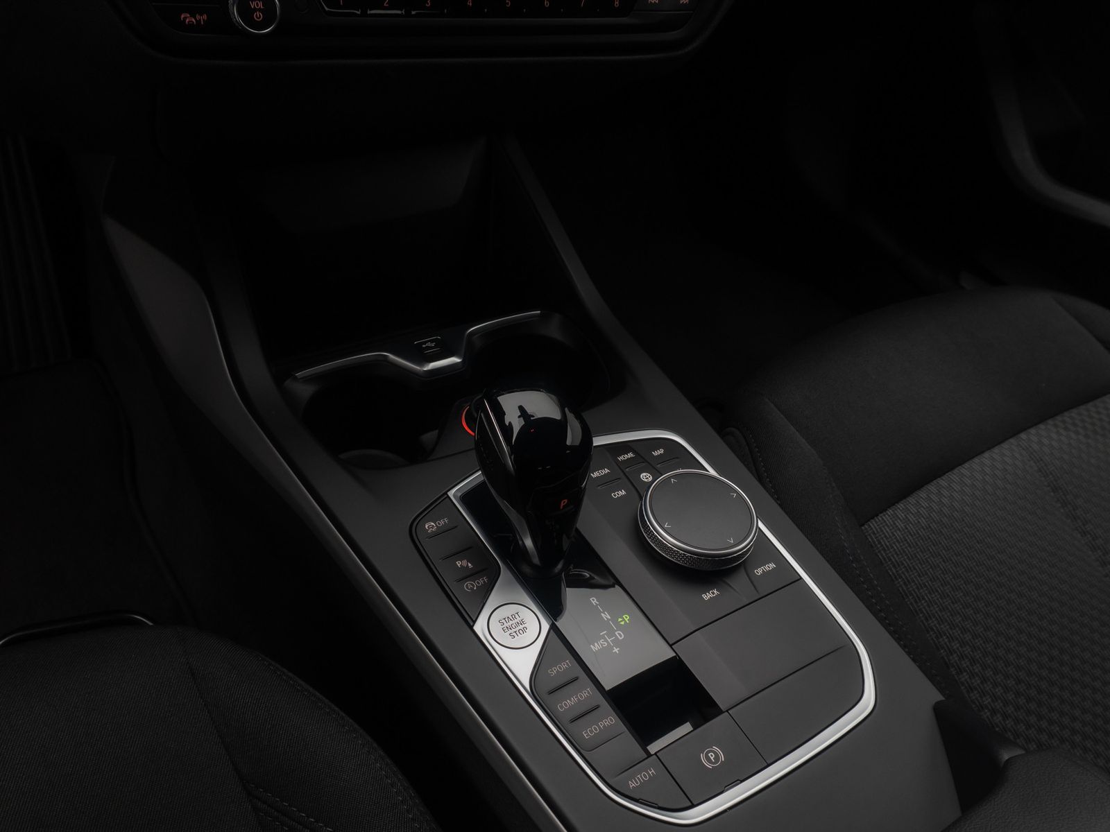 Fahrzeugabbildung BMW 118d GeschwindigReg PDC DAB LED CockpitPro WLAN