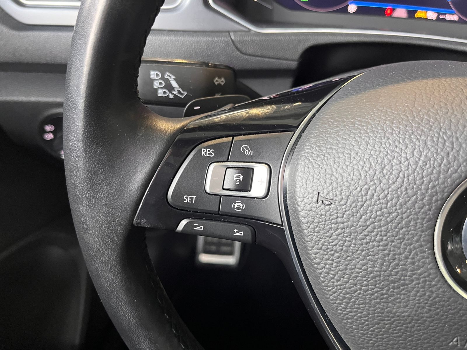 Fahrzeugabbildung Volkswagen T-Roc Cabriolet R-Line AHK LED NAV ACC RFK 19"