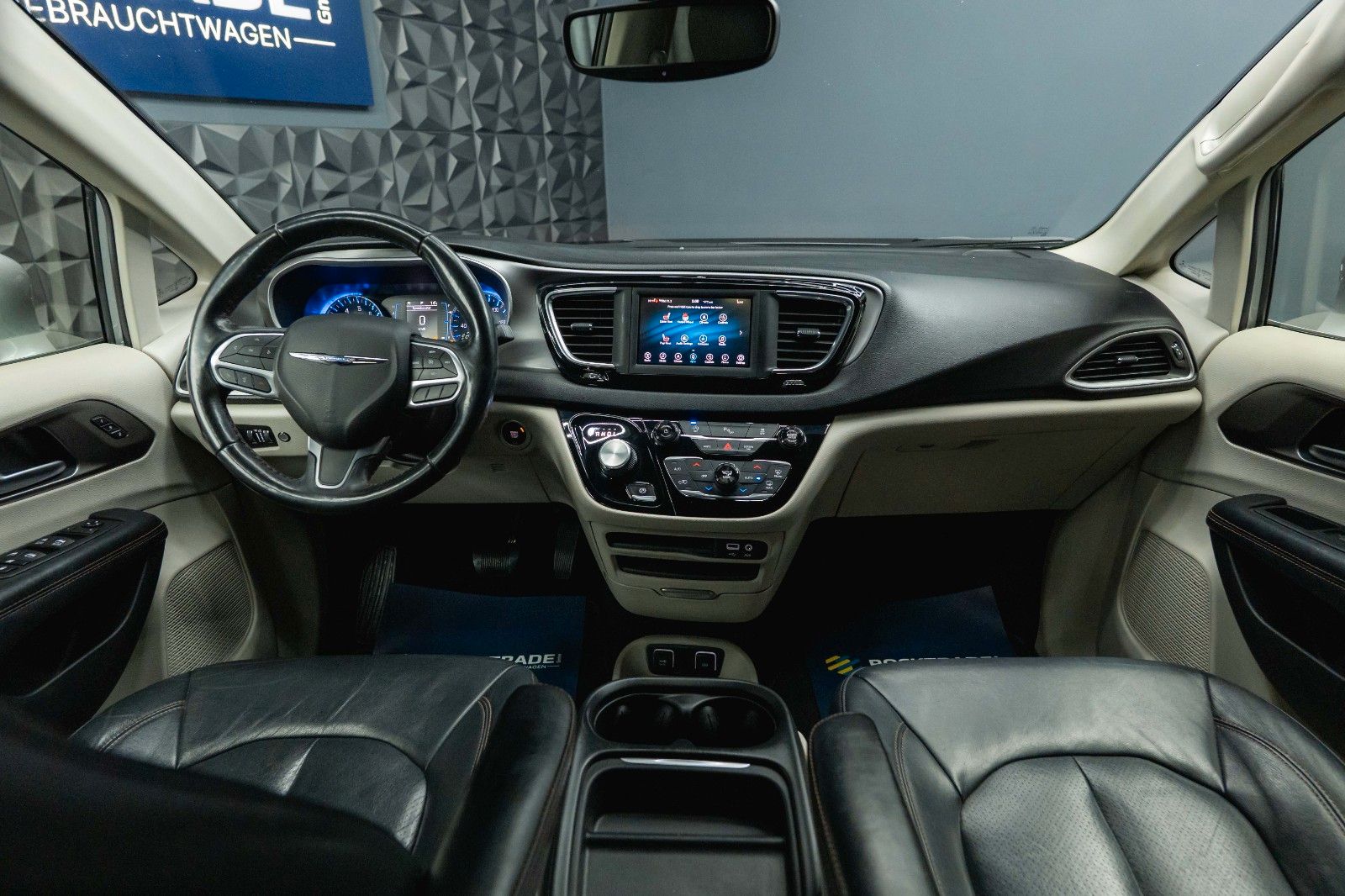 Fahrzeugabbildung Chrysler Pacifica 3.6 V6 Touring L *7 Sitze*LED*Kamera*