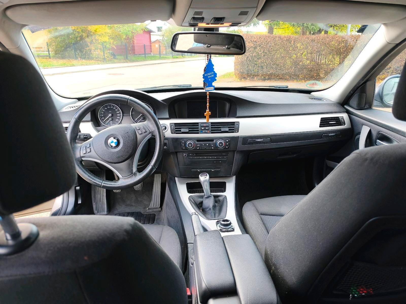 BMW 320 2011 — photo 6