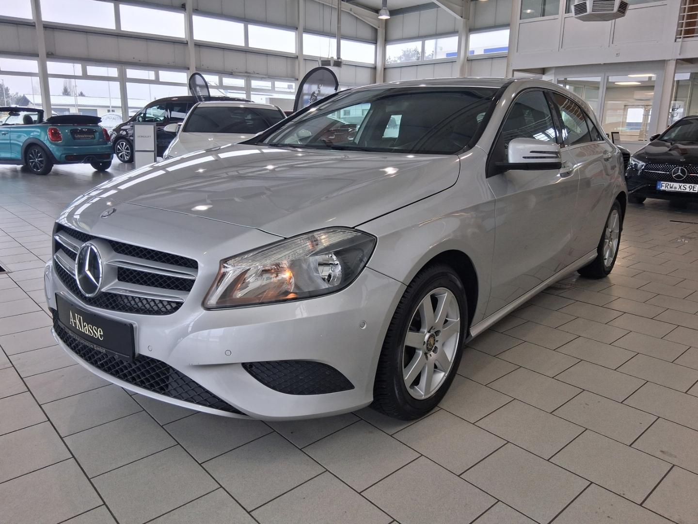 Mercedes-Benz A 180 BlueEfficiency Style Navi SHZG PDC AHK