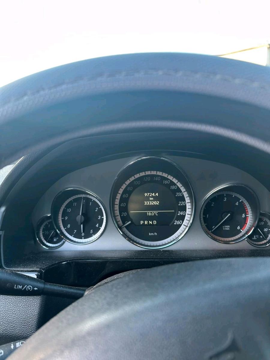 Mercedes-Benz E250 2010 — photo 11