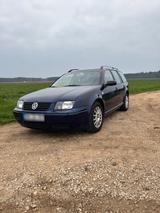 Volkswagen Bora Kombi 1.6 16V Indigoblau - Volkswagen Bora mit Benzin-Antrieb: Kombi, 1.6