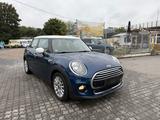 MINI Cooper 5-Türig Klimaauto. SHZ PDC Media Tempomat - blaue MINI Cooper