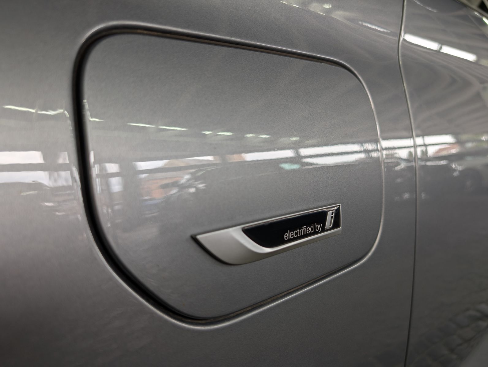 Fahrzeugabbildung BMW 530 e Luxury Line HEV AHK LED LEDER SHZ SoH 97%
