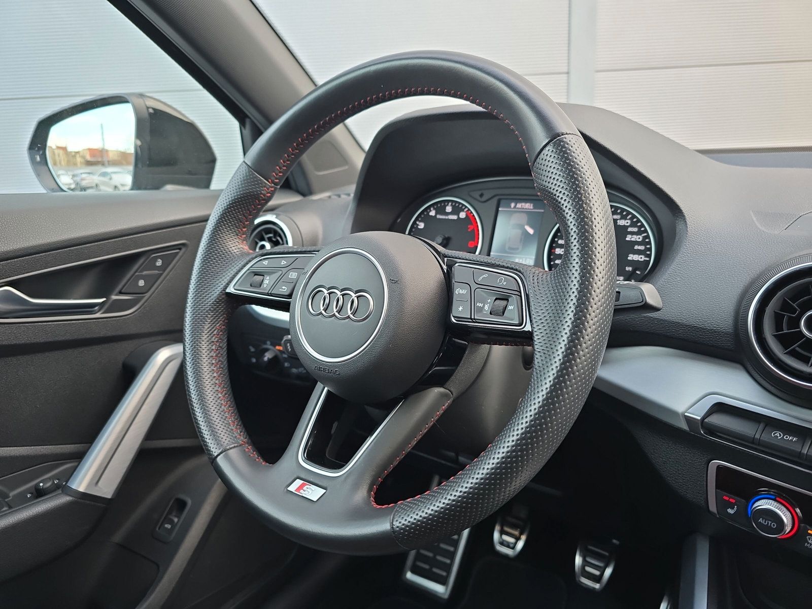 Fahrzeugabbildung Audi Q2 35 TFSI S line LED PANO STANDHZG LM19