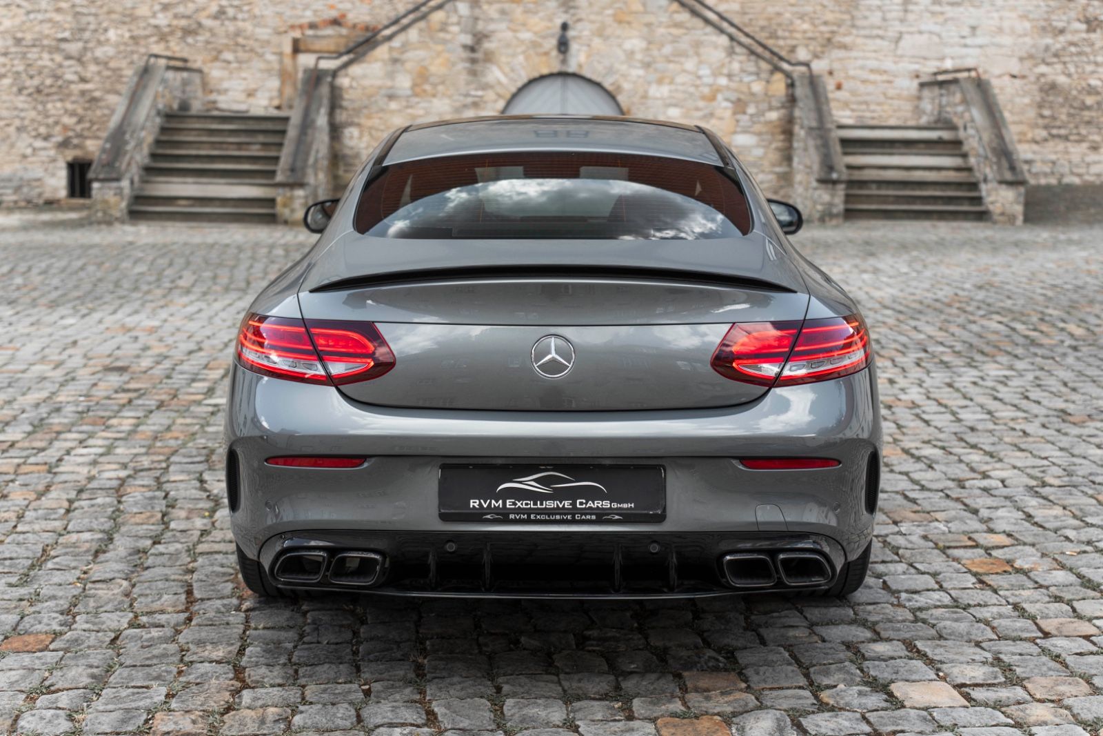Fahrzeugabbildung Mercedes-Benz C 220d Coupe AMG BURMESTER 360° CARPLAY LED