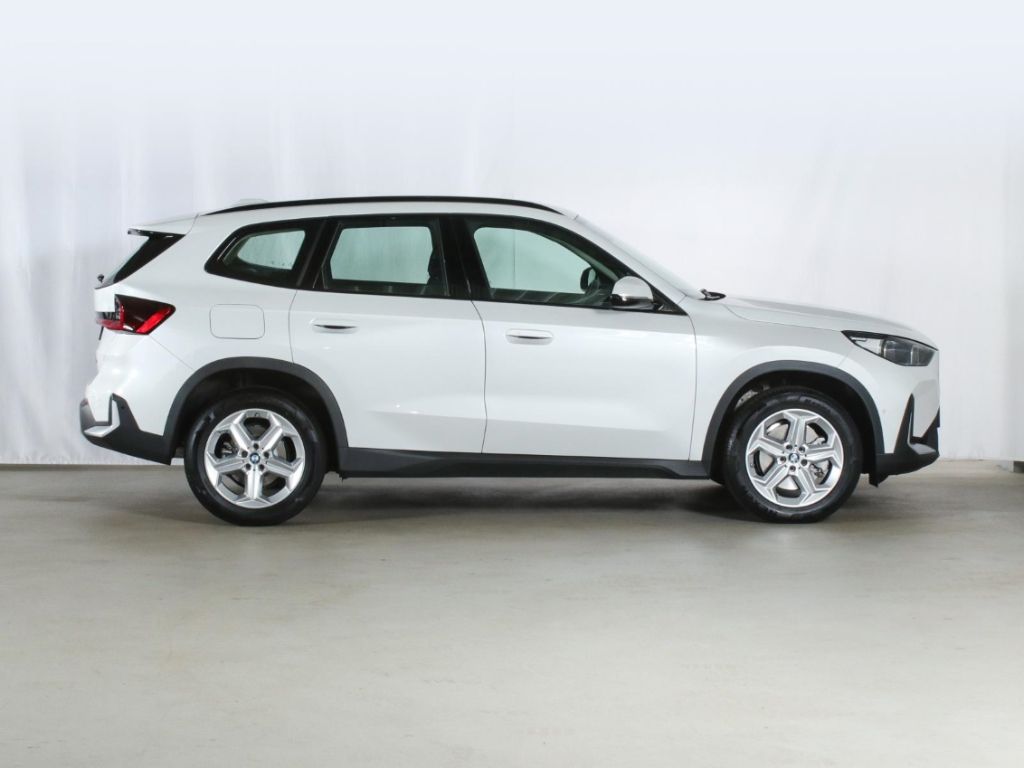 BMW X1 xDrive 23i AHK Sportsitze H&K LED Keyless foto 4