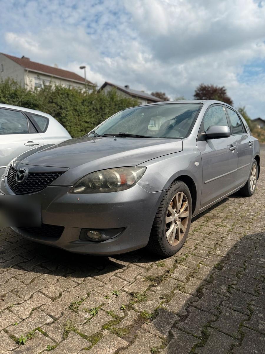 Mazda 3 2004 — rear view