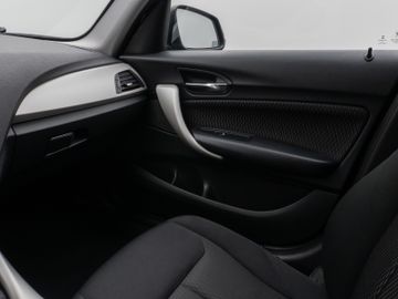 Fahrzeugabbildung BMW 116i Advantage Sitzhzg PDChint. Geschwindigkeit