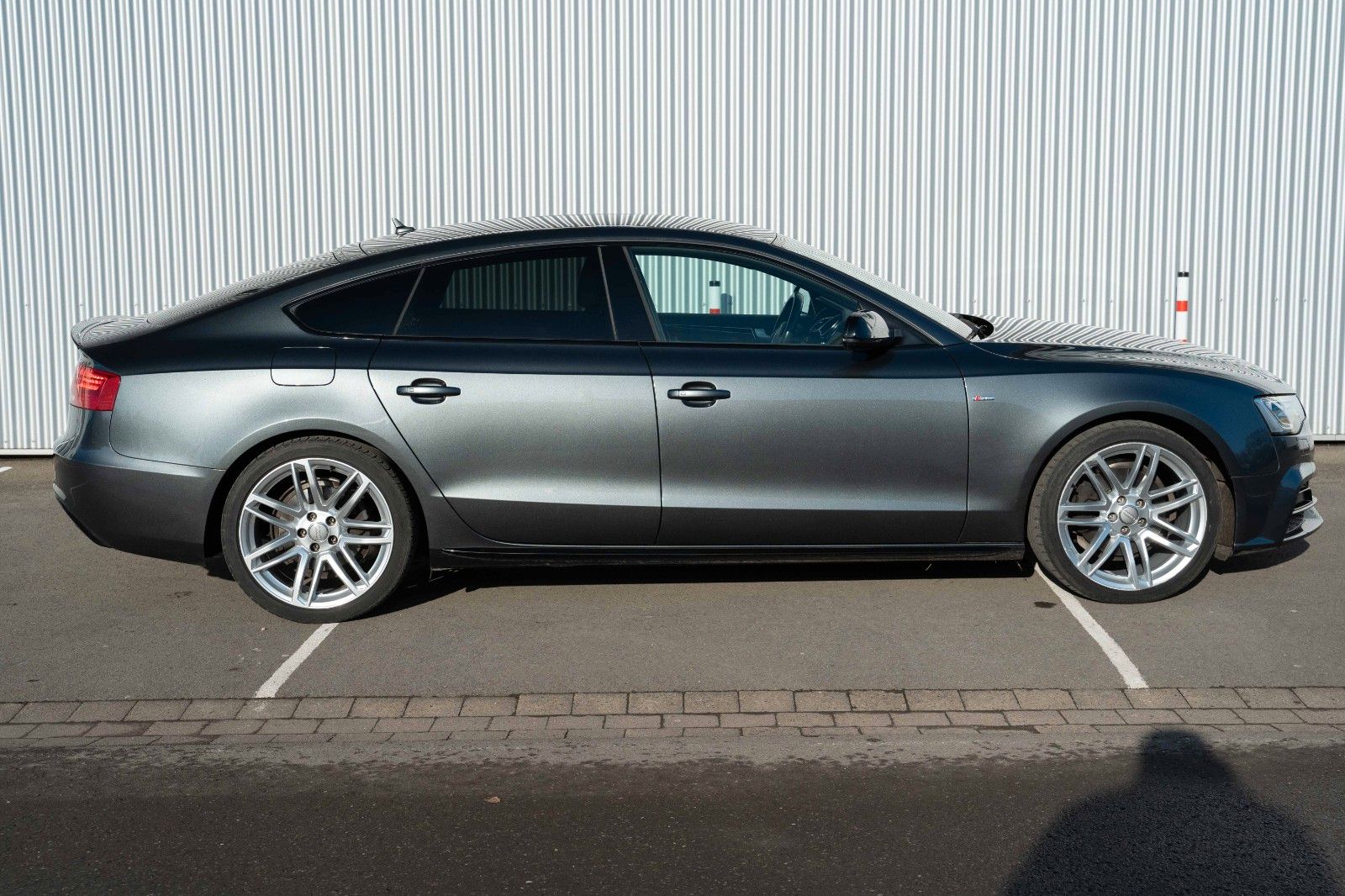 Fahrzeugabbildung Audi A5 SPORTBACK 2.0 TDI SLINE QUAT 19" LANE AHK ACC