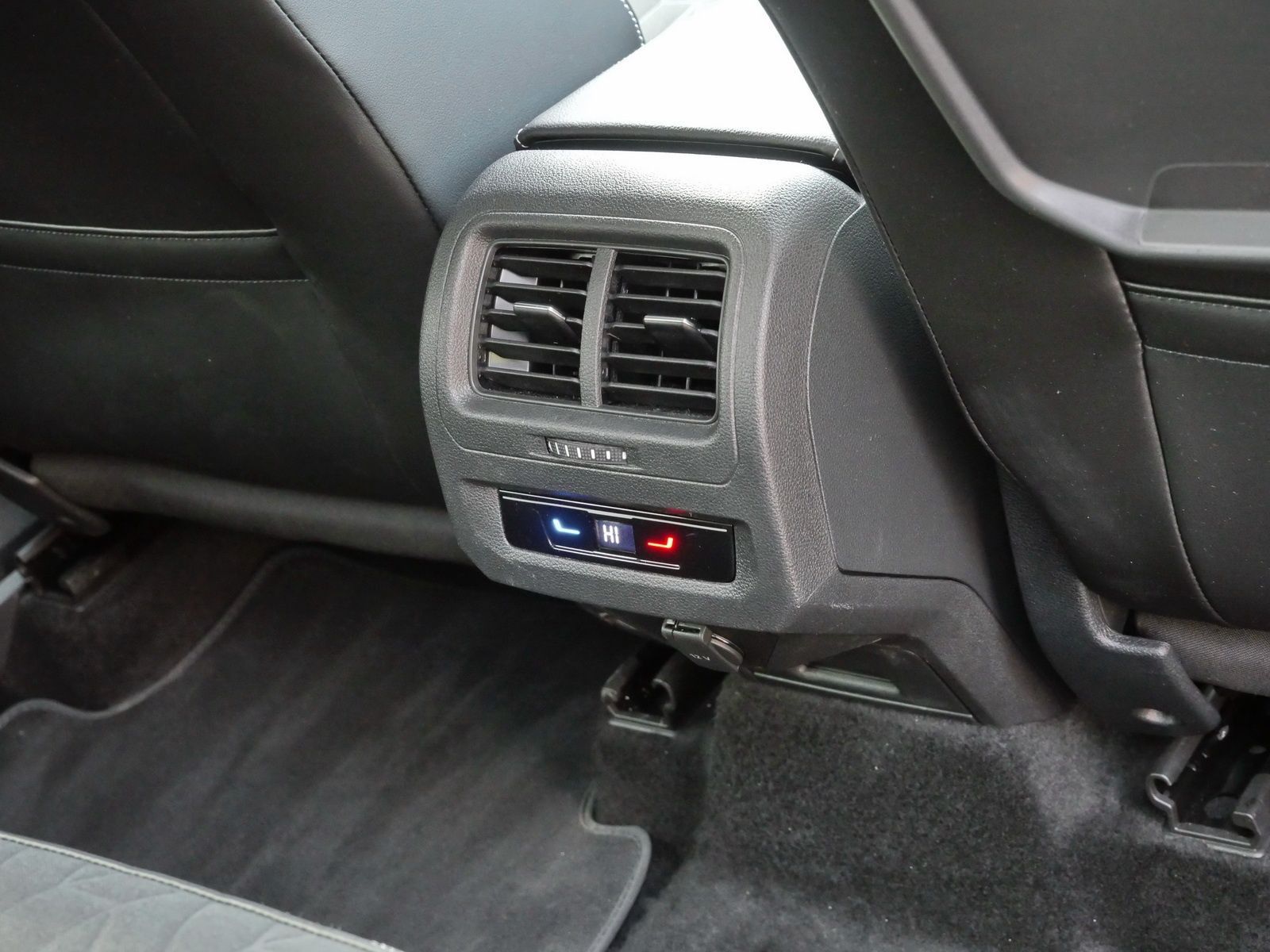 Volkswagen Touran - Bild 16