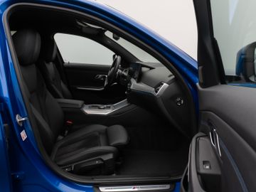 Fahrzeugabbildung BMW 330e Tour M Sport Komfortzugang Kamera 18"M LMR