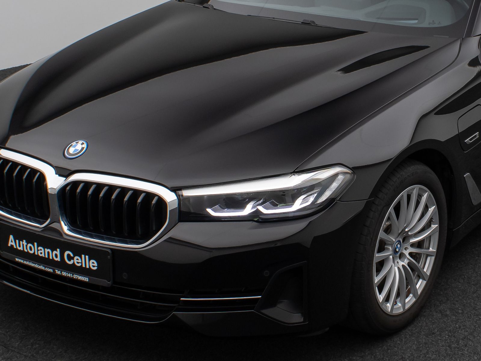 Fahrzeugabbildung BMW 530e xD HUD DAB CockPitPro PDC Komfort Alarm LED