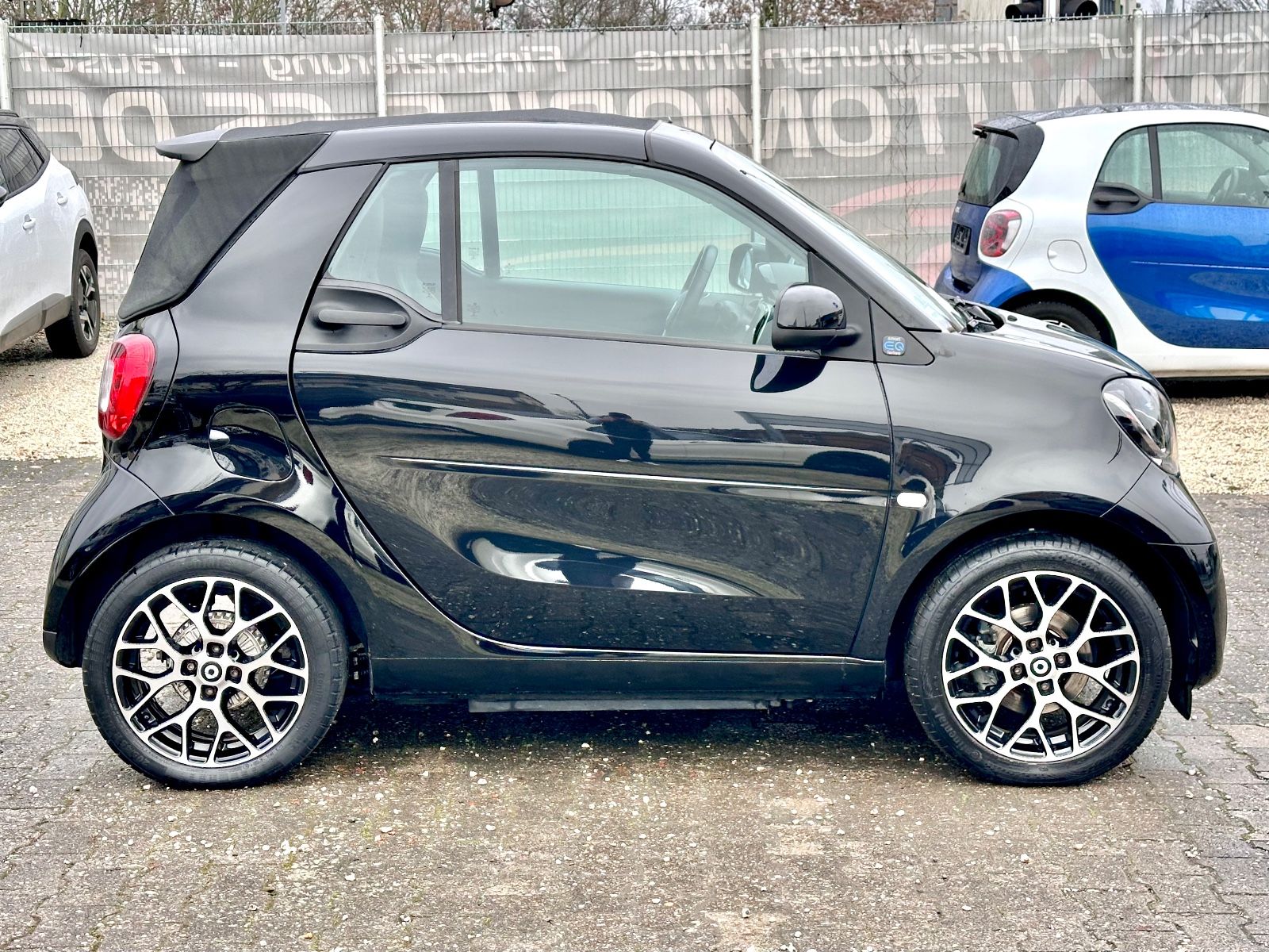 Fahrzeugabbildung Smart ForTwo Prime Cabrio EQ /Voll-Leder/PDC/CarPlay