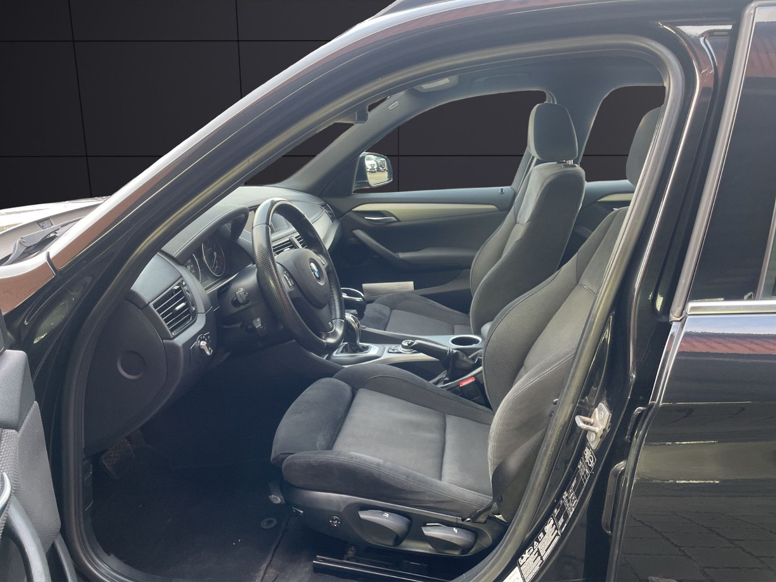 Fahrzeugabbildung BMW X1 xDrive*M Sport*Kamera*SitzHZ*Pano*Xenon*DAB