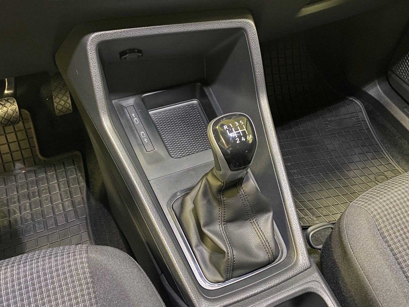 Fahrzeugabbildung Volkswagen Caddy Maxi+Parkhilfe+KLIMA+FREISPRECH+DAB+BC+ESP