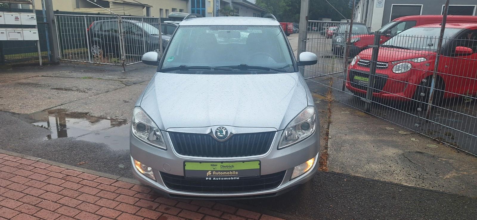 Skoda Fabia 2011 — rear view
