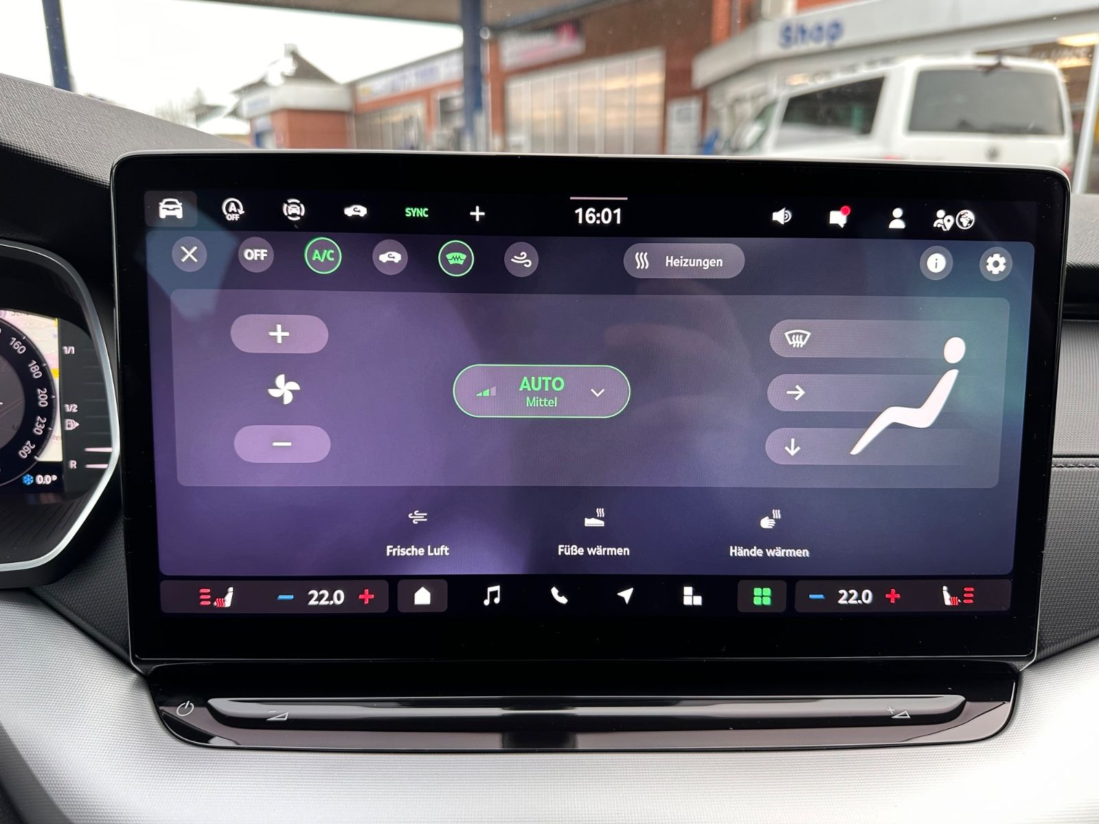 Fahrzeugabbildung SKODA Octavia Combi 1.5 TSI Selection AHK/Navi/LED/ACC