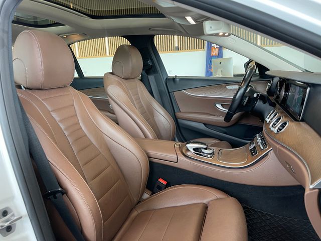 Mercedes-Benz E 300 de Lim. Aut. Avantgarde *LED*LEDER*PANO*