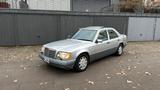 Mercedes-Benz W124 E420  V8 Klassiker - Mercedes-Benz E 420 mit Benzin-Antrieb
