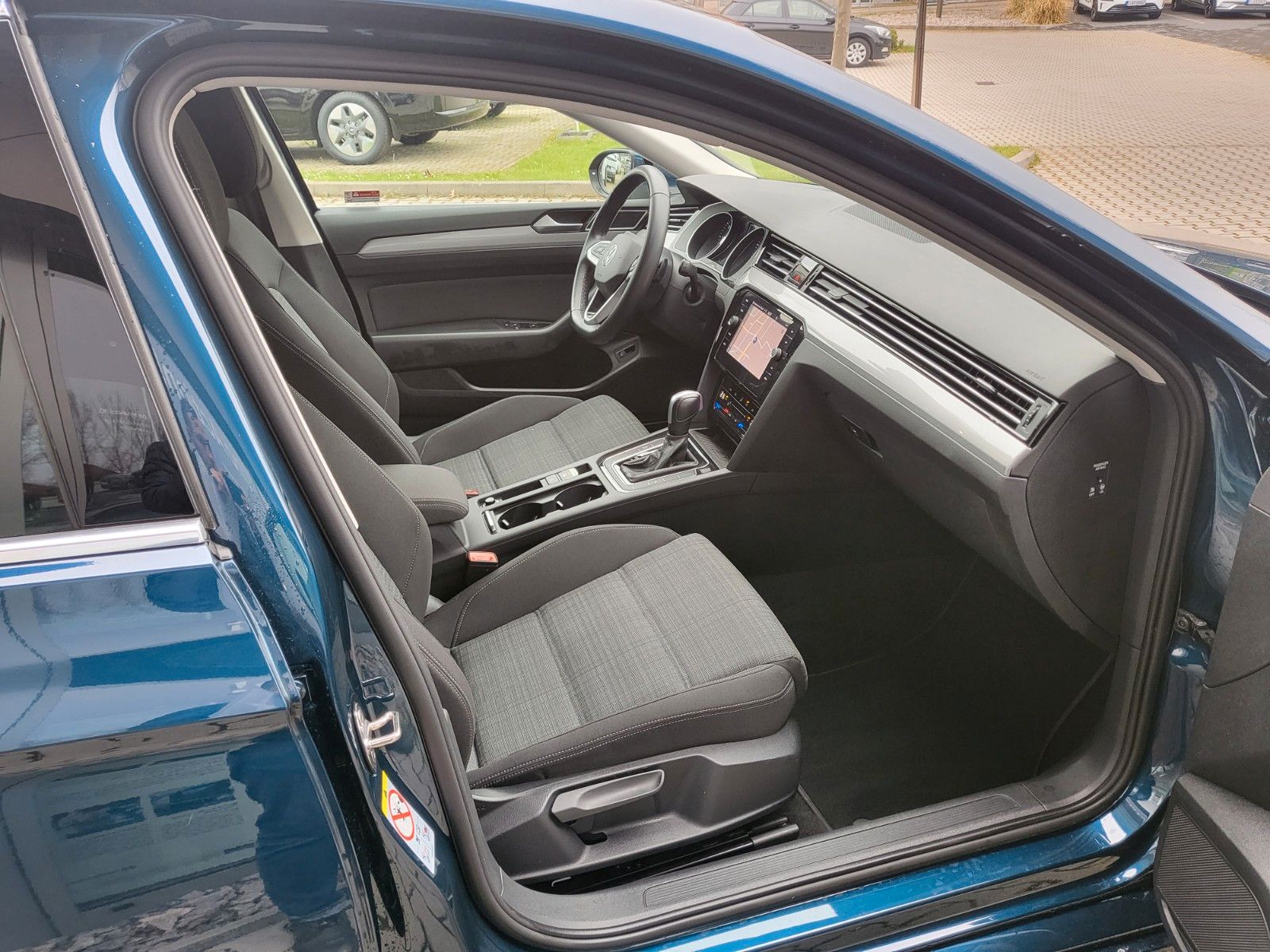 Fahrzeugabbildung Volkswagen Passat Variant 2.0 TDI DSG Business  AHZV NAVI
