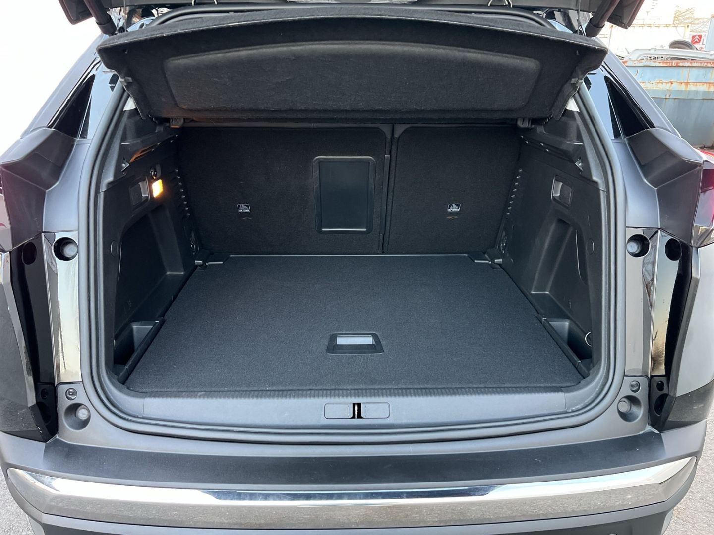 Fahrzeugabbildung Peugeot 3008 Allure PureTech 180 1.6 AHK-abn. Navi
