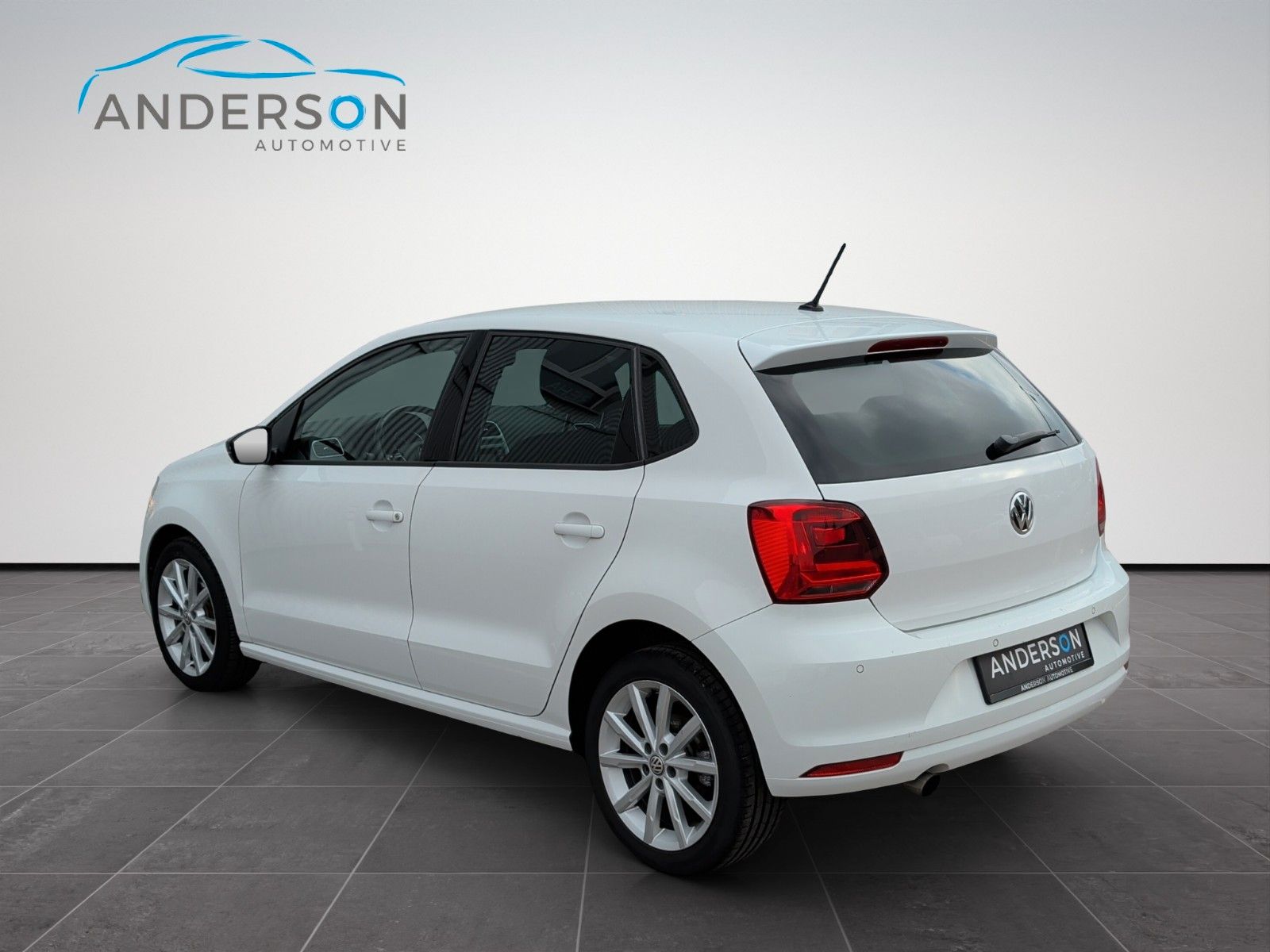 Fahrzeugabbildung Volkswagen POLO 1.2 TSI HIGHL DSG TEL APP KLIMAAUT 16" GRA