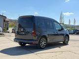 Volkswagen Caddy PKW 5 Sitz. DSG Bi-Xenon 5800KM WIE NEU - mit Benzin-Antrieb: Blau, Van