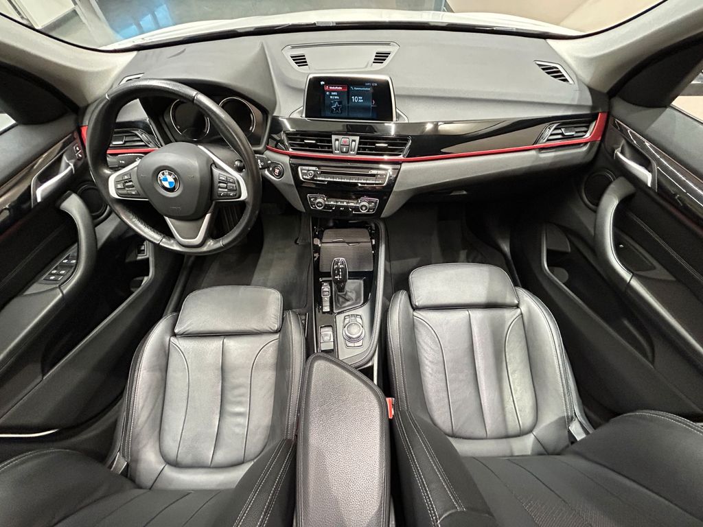 BMW X1 xDrive20d Sport Line Autom. *PANO*AHK*LED*