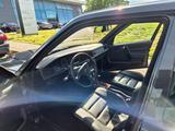 Mercedes-Benz 190 - schwarze Mercedes-Benz 190