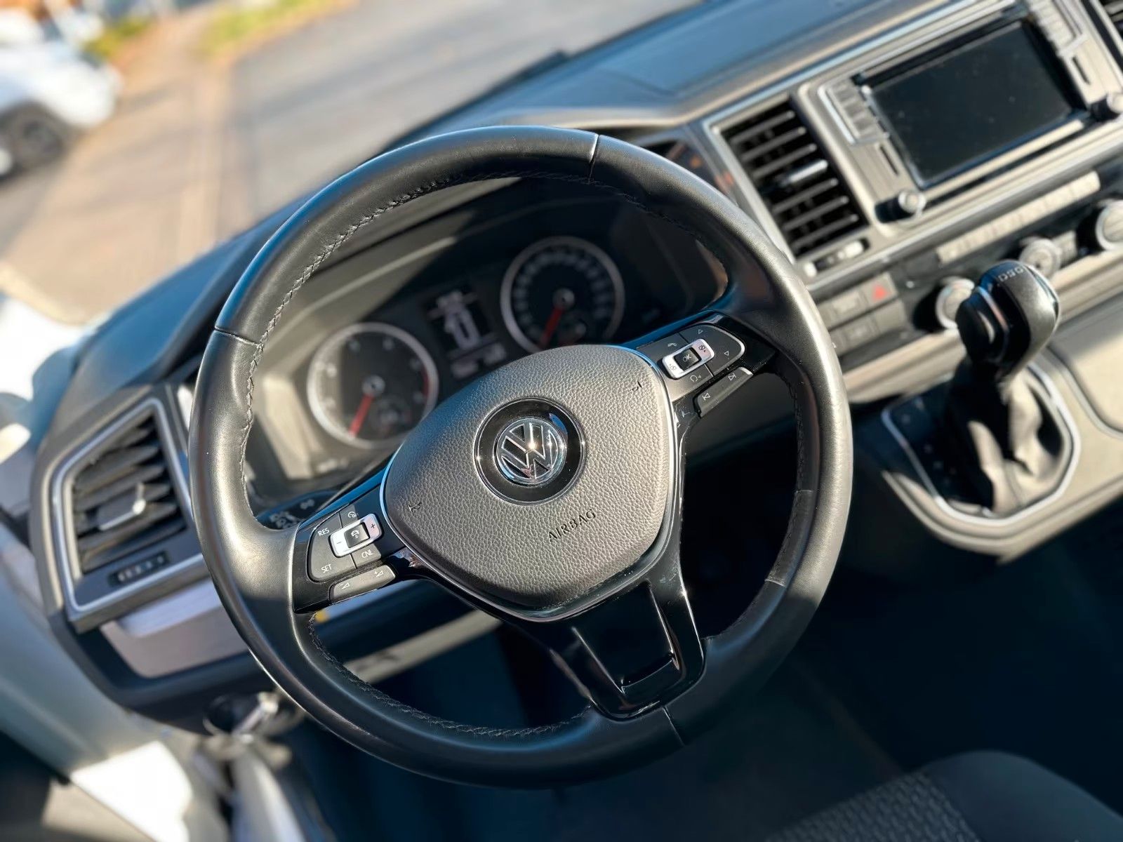 Fahrzeugabbildung Volkswagen T6 California Beach - Automatik + Schlafdach -