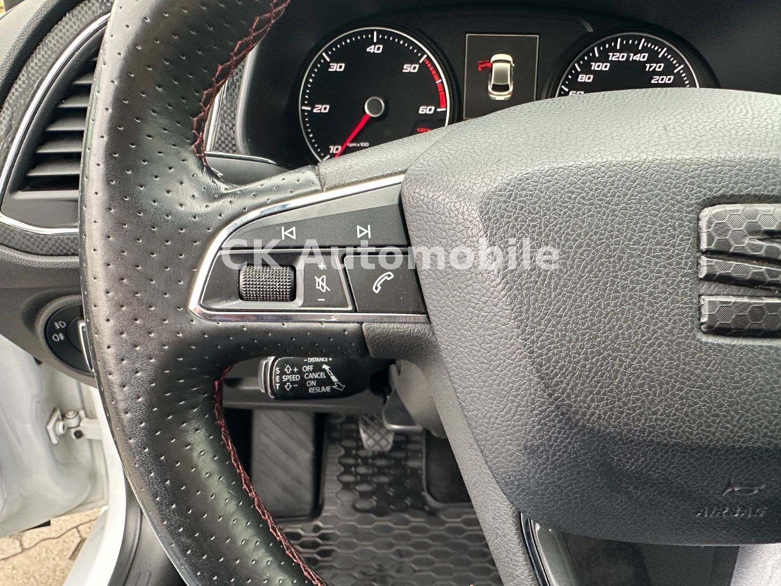 Fahrzeugabbildung SEAT Leon FR 2.0 TDI/Navi/LED/Alcantara/SHZ/PDC