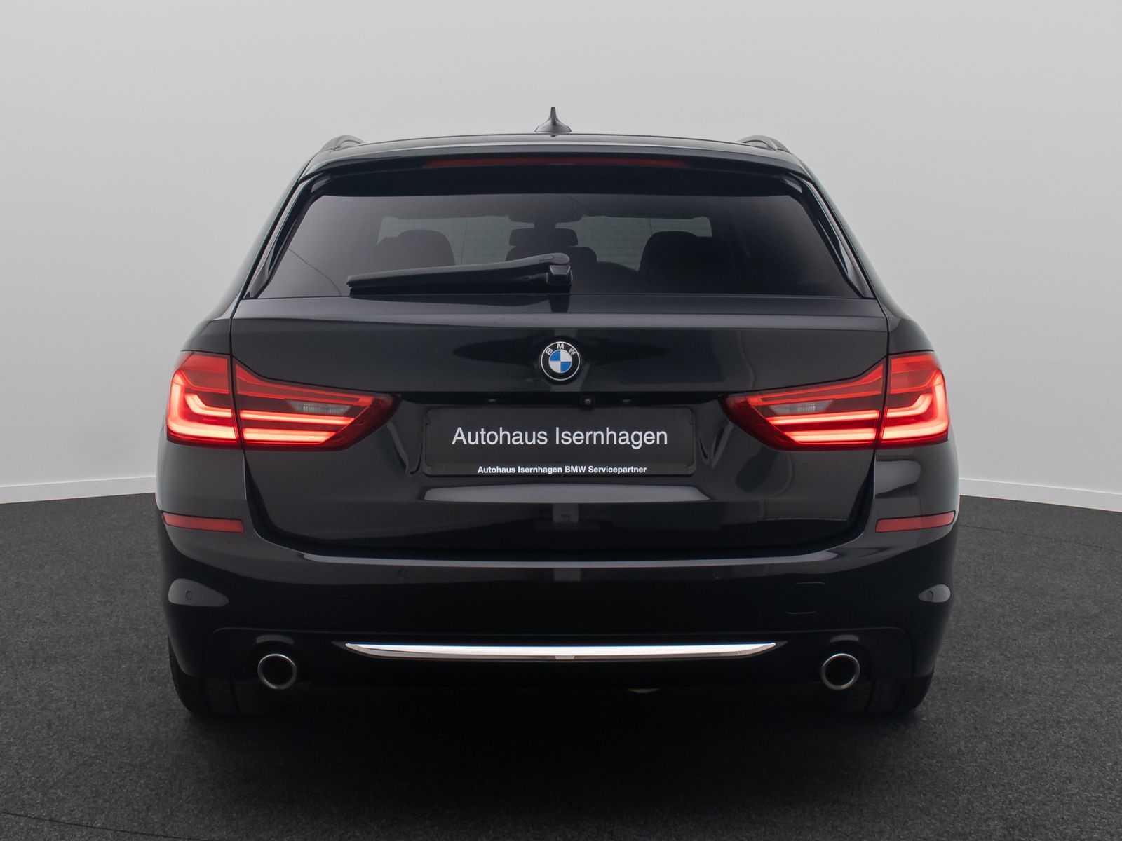 Fahrzeugabbildung BMW 520d Luxury Line Panorama HUD DAB DispKey 19Zoll