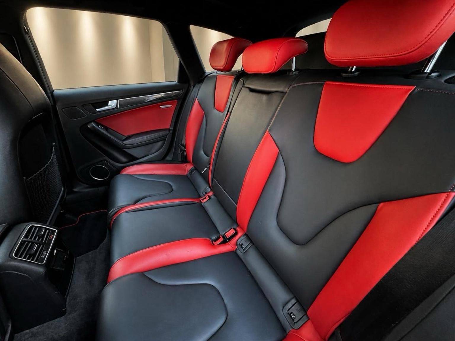 Audi S4 Avant 3.0 TFSI quattro 333 S tronic / Bang & Olufsen / Chauffage stationnaire / Sièges à mémoire