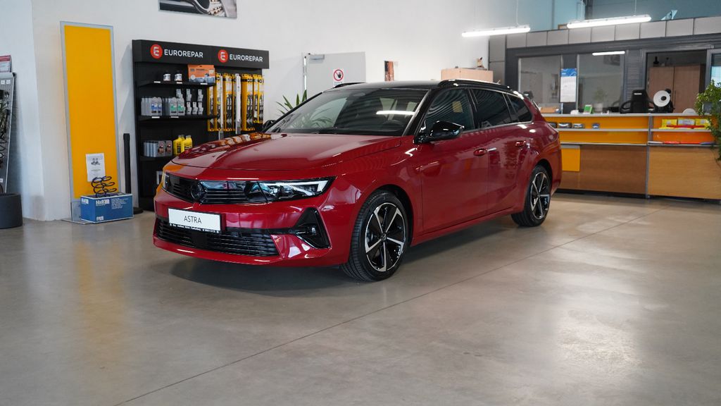 Opel Astra — hlavná fotografia
