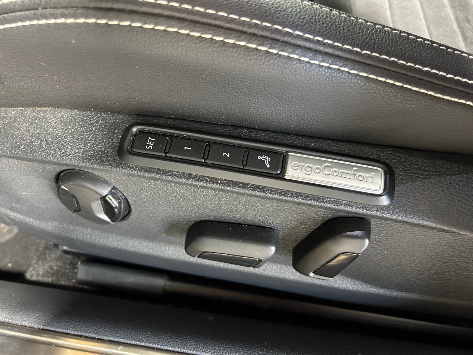 Fahrzeugabbildung Volkswagen Passat Variant GTE/APPLE/KAMERA/NAVI/ACC/8-FACH/
