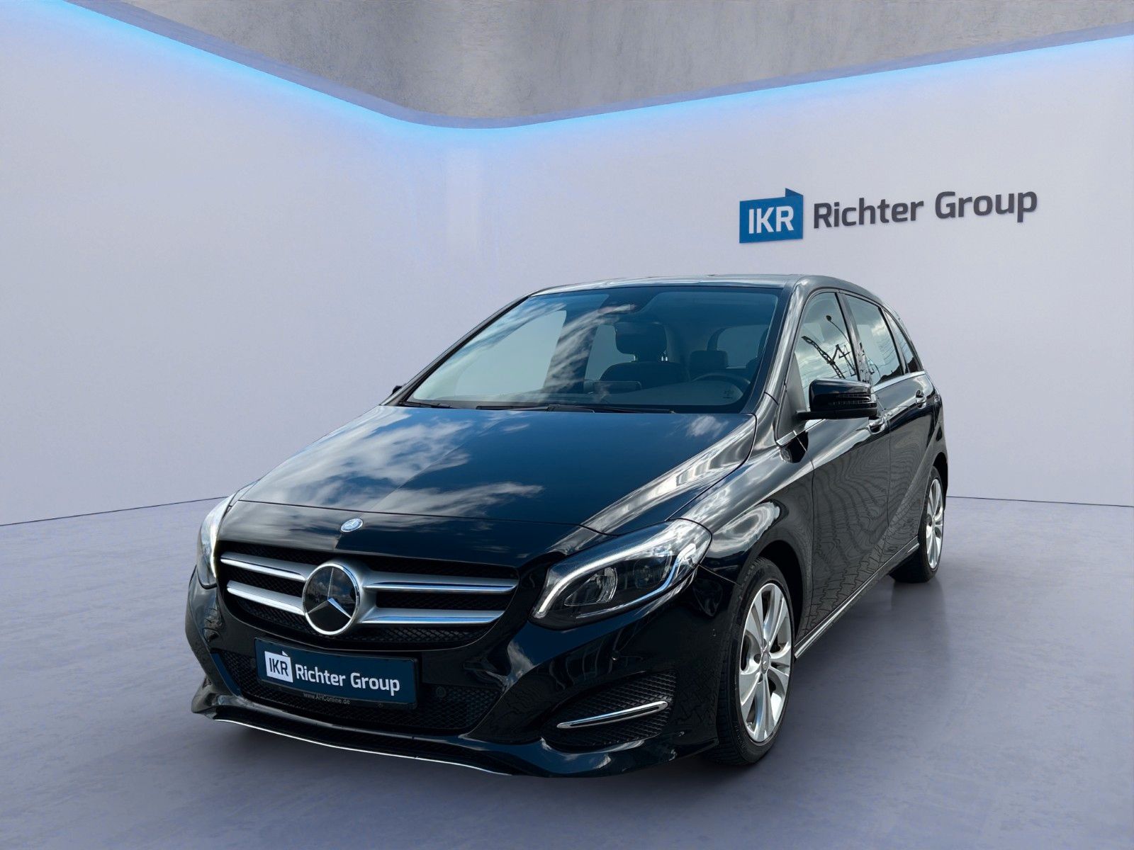 MERCEDES-BENZ B 180