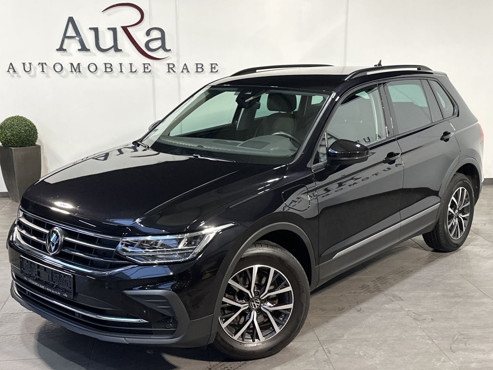 Fahrzeugabbildung Volkswagen Tiguan 1.4 eHybrid Life NAV+LED+AHK+KAM+VCOCK+PP