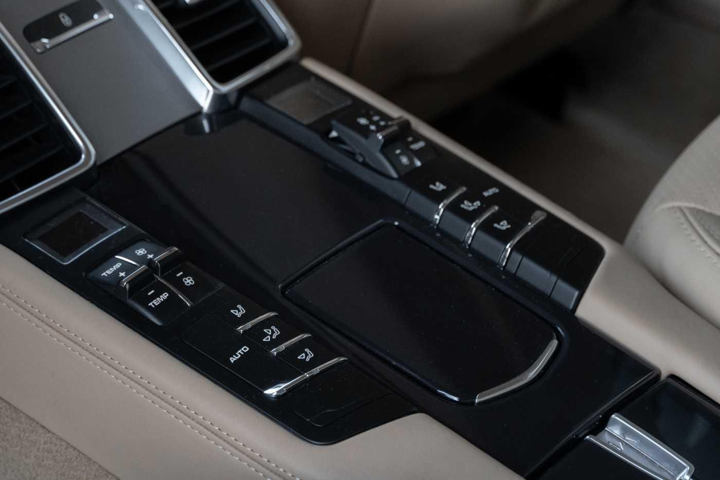 PORSCHE PANAMERA S HYBRIDE 333ch BVA Historique présent - 1ERE MAIN