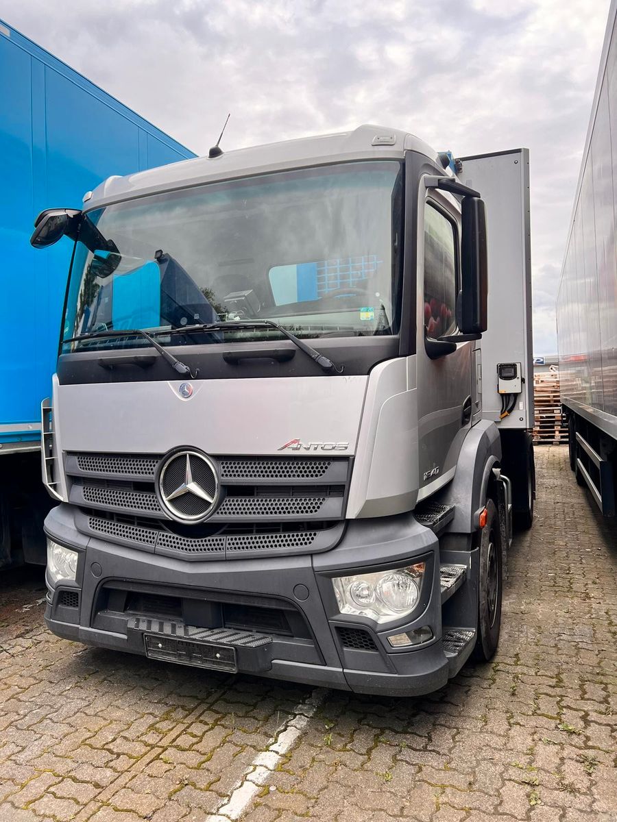 Fahrzeugabbildung Mercedes-Benz Axor 1840 mit Kühlkoffer, Frigoblock