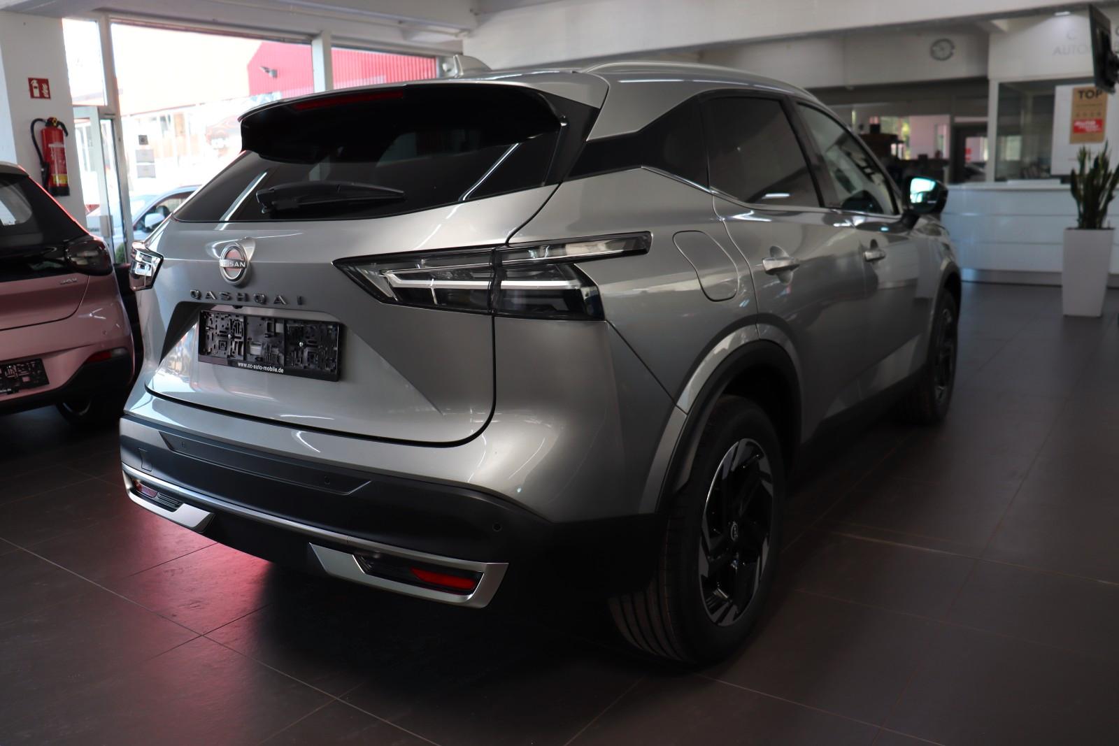 Nissan Qashqai 1.3 AT N-Connecta PANO,LED,TLeder SOFORT