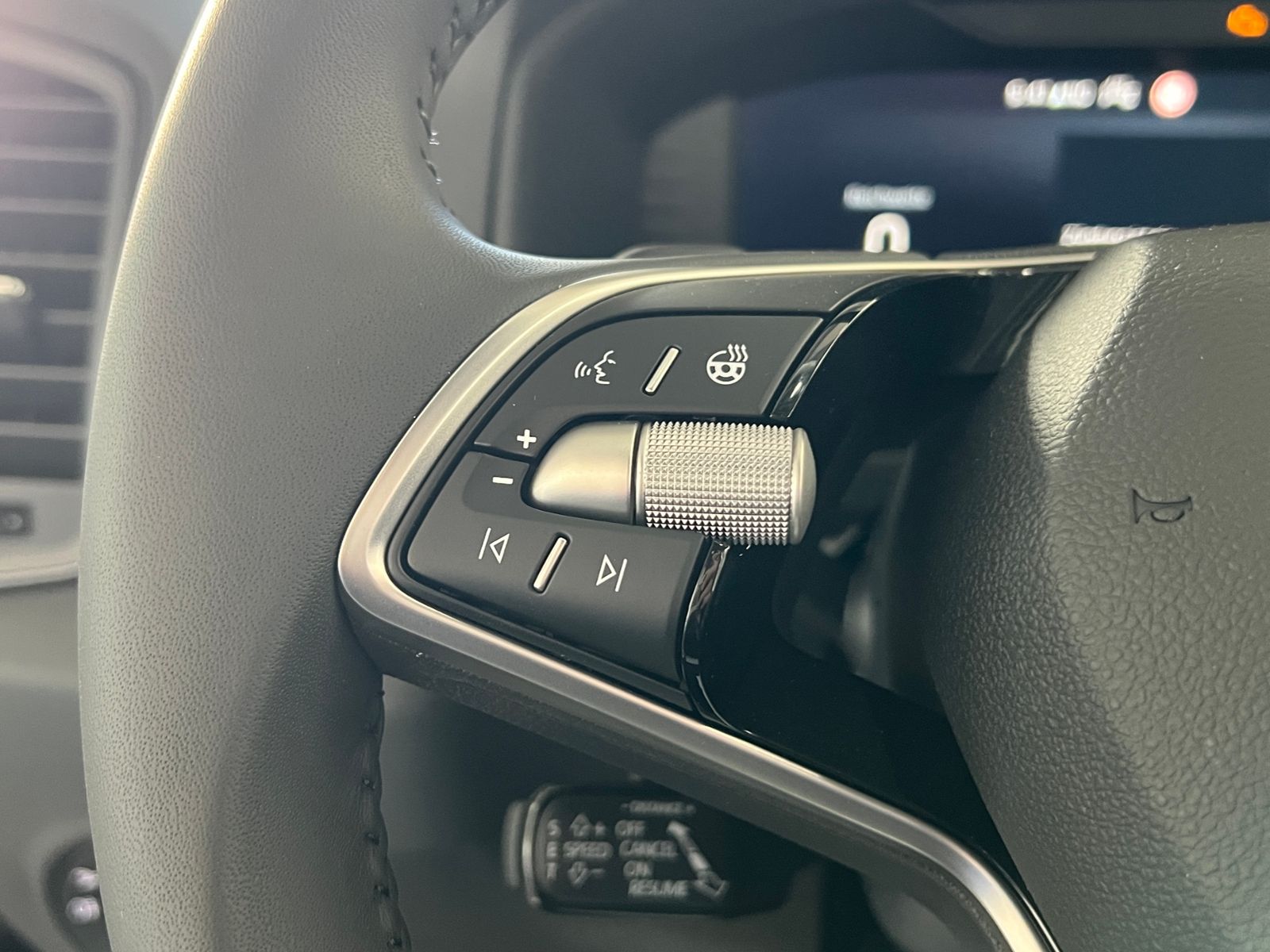 Fahrzeugabbildung SKODA Karoq DRIVE 1.5 TSI DSG *AHK, ACC, LED, Virtual
