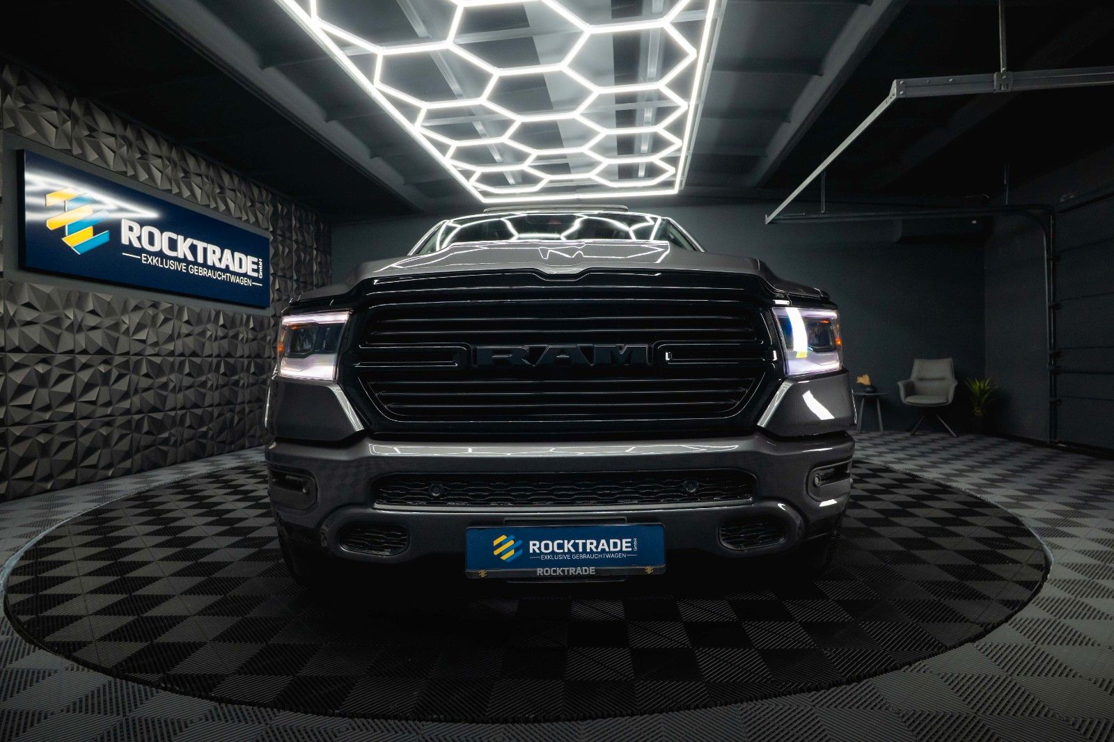 Fahrzeugabbildung Dodge RAM 5.7 V8 HEMI 4x4 Sport Night *Pano*22 Zoll*